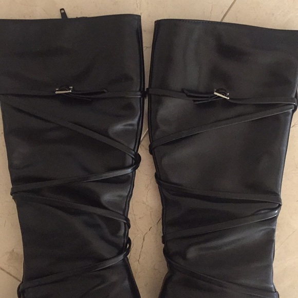 Black boots - Picture 2 of 7